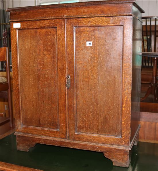 Oak 2 door cabinet